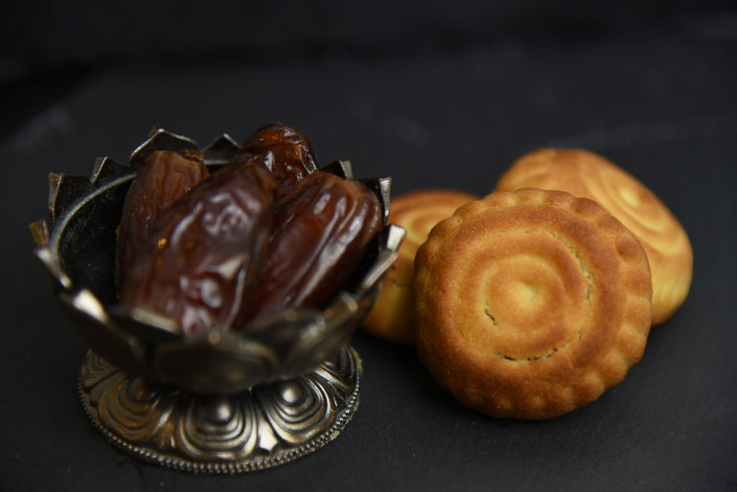 Zine Maamoul mit Datteln Backzutat oder Teigware 12 Stk Backware Snack