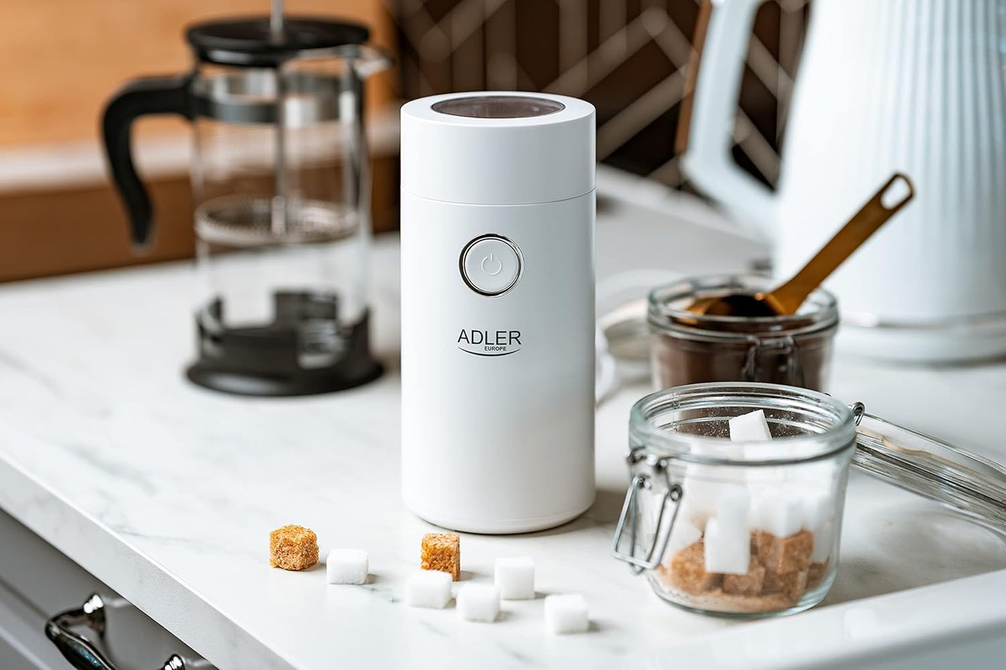 JUNG ADLER AD4446WS Kaffeemühle elektrisch 150W, elektrische Kaffeebohnenmühle, Schlagmesser Edelstahl, 75g Füllmenge, Kaffeemühle für Kaffee Espresso Latte Mokka, Sicherheitsdeckel Weiß / Silber