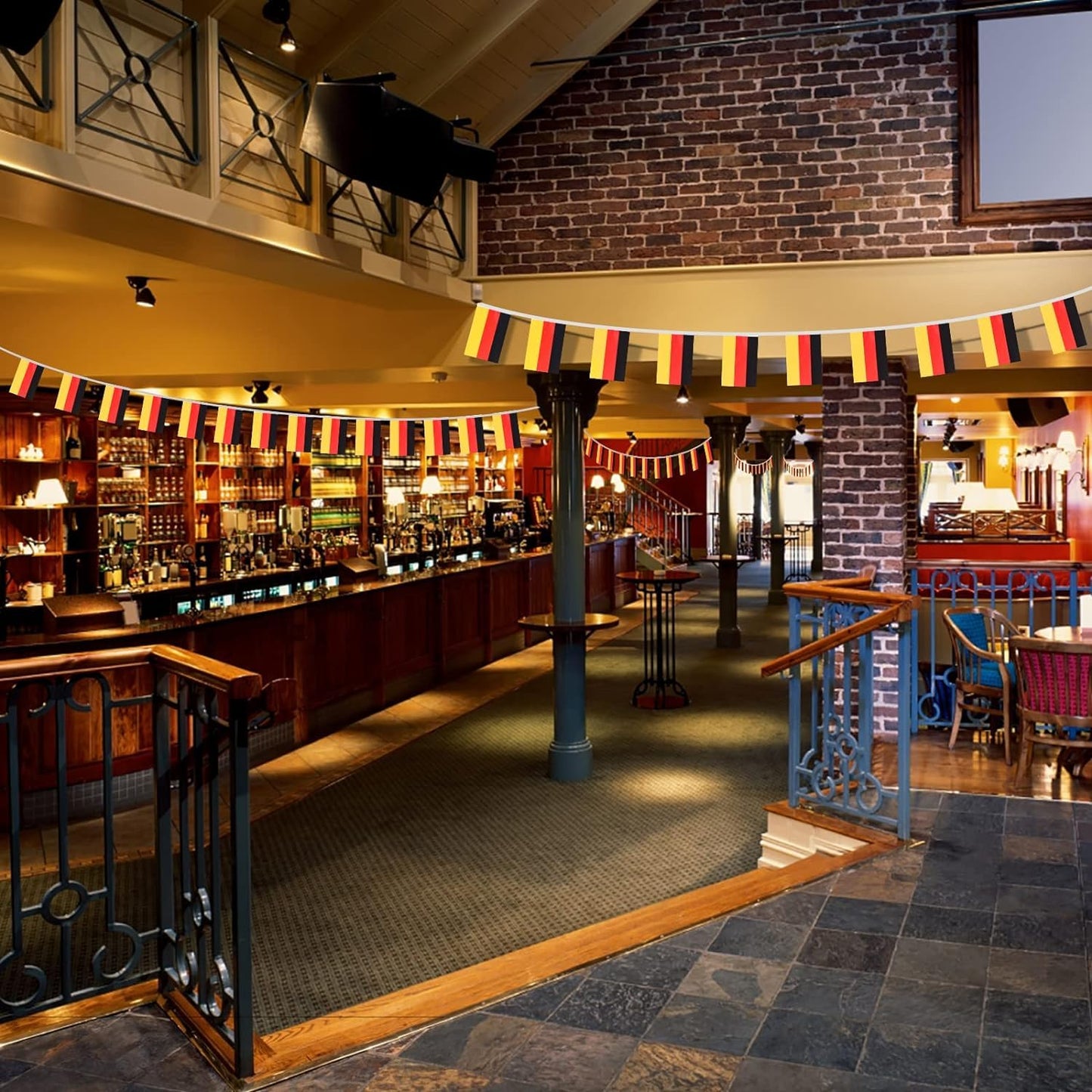 JUNG Flaggenkette 10m Deutschland mit 25 Schwarz Rot Gold Flaggen für Fußball EM 2024 Fanartikel Damen Herren – witterungsbeständiges Fanpaket für Innen & Außen, wiederverwendbar