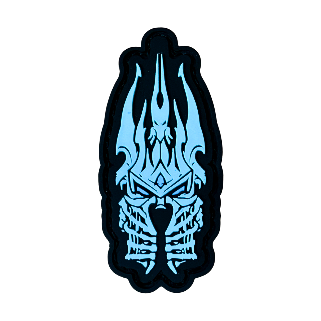 Warcraft WoW Lich King Patch Abzeichen – BlizzCon 2023 Exklusiver Blizzard Serie 5 Klett-Badge „Helm der Dominanz“ – Hochwertiges Frostmourne Sammler-Abzeichen für Gaming-Fans & Cosplay
