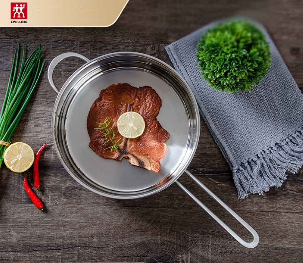 Zwilling Twin Nova Schmorpfanne 24 cm mit Deckel – Edelstahl, Induktionsgeeignet, Hitzebeständig bis 300°C, Spülmaschinengeeignet, Kratzfest, Perfekte Wärmeverteilung, für alle Herdarten geeignet