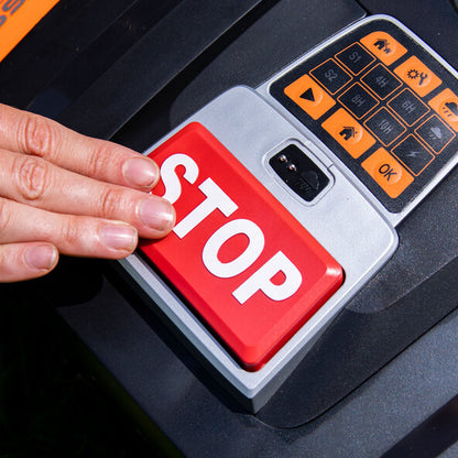 YARD FORCE Mähroboter Compact Rasenmäher 300RBS Automatik 300m² Kompakt Bluetooth Mulchsystem iRadar Sensor Smart Gartenroboter Akku Leise Rasenpflege Roboter Mähen Begrenzungskabel App-gesteuert Wetterfest