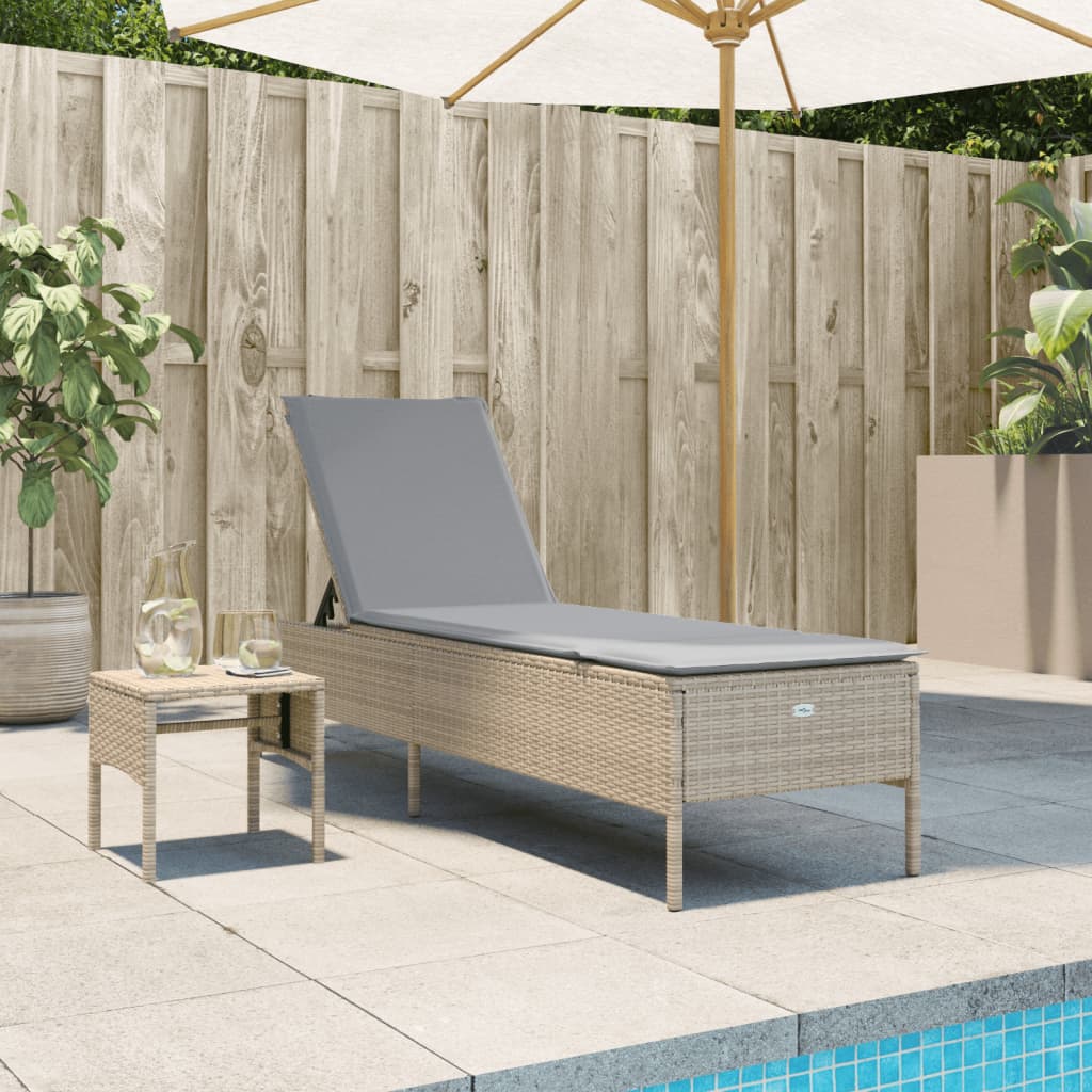 JUNG Vida Sonnenliege mit Tisch und Auflage Beige Poly Rattan