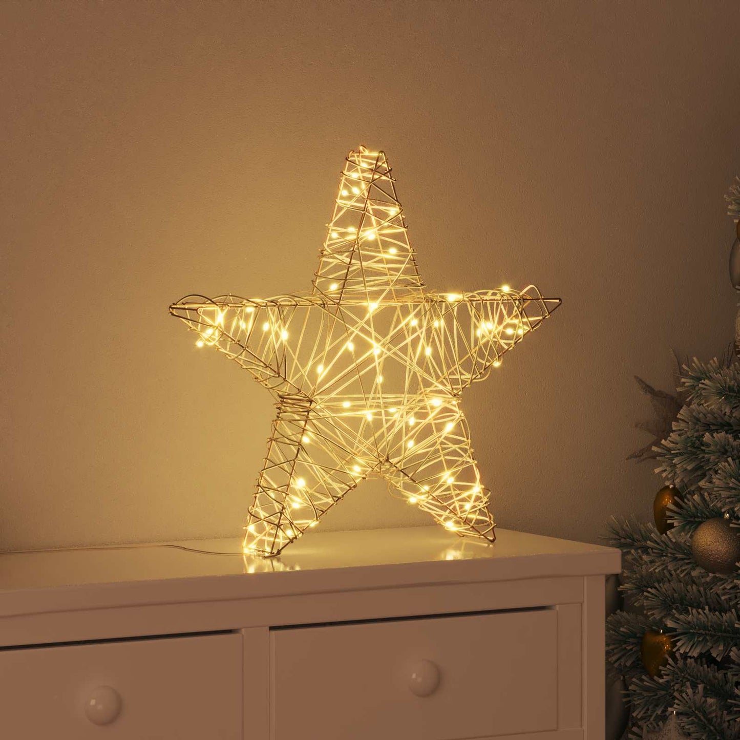 JUNG Vida 3D Stern mit 50 LEDs Warmweiß 55 x 52,5 x 9 cm Rattan