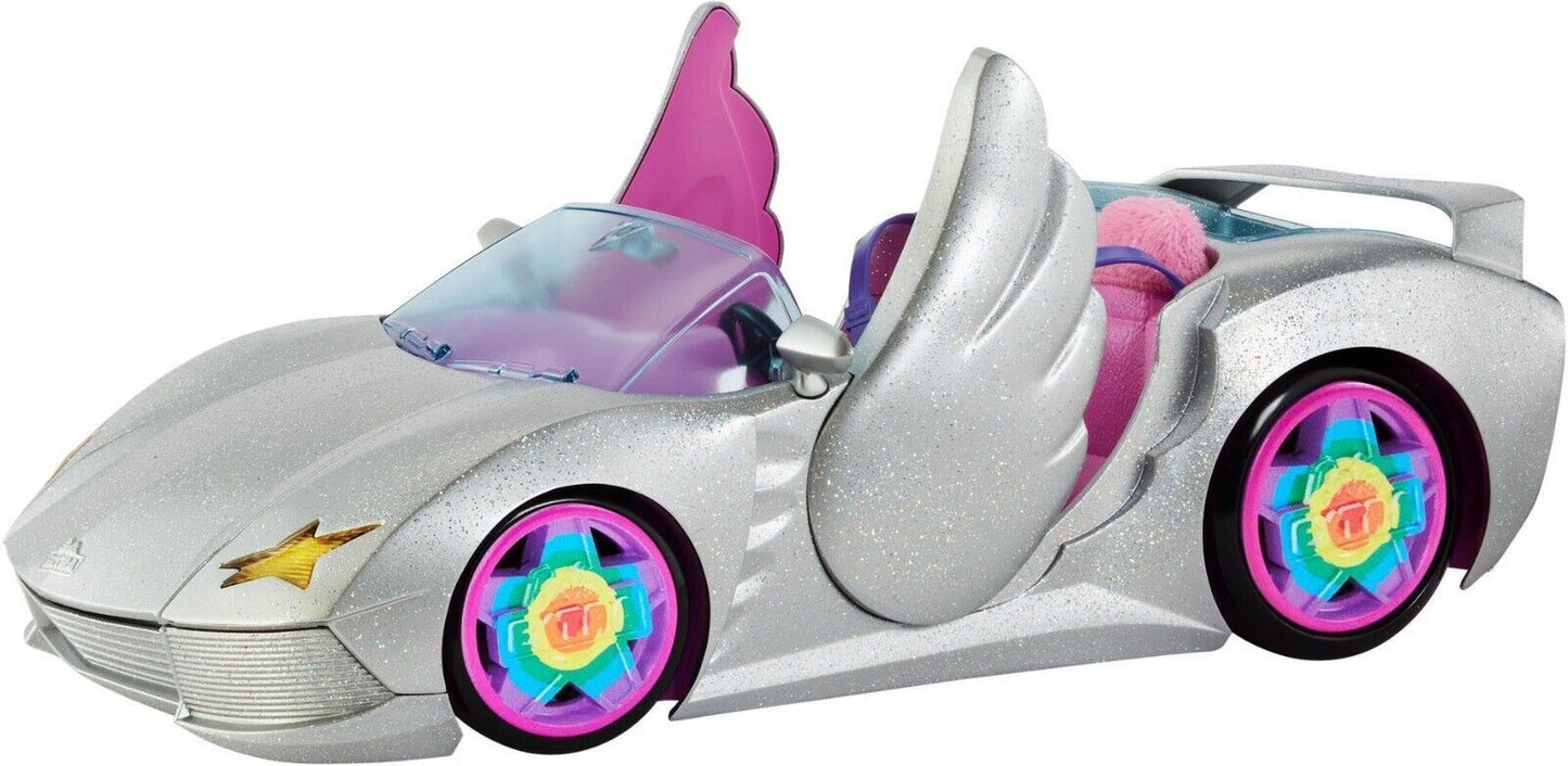 Barbie HDJ47 Cabrio - Glitzerndes Silbernes Auto für Barbie mit Scherentüren, Mini-Pool, Modeaccessoires, Corgi-Hündchen, Regenbogenfelgen, Rosa Innenausstattung – Spielzeugauto für Kinder