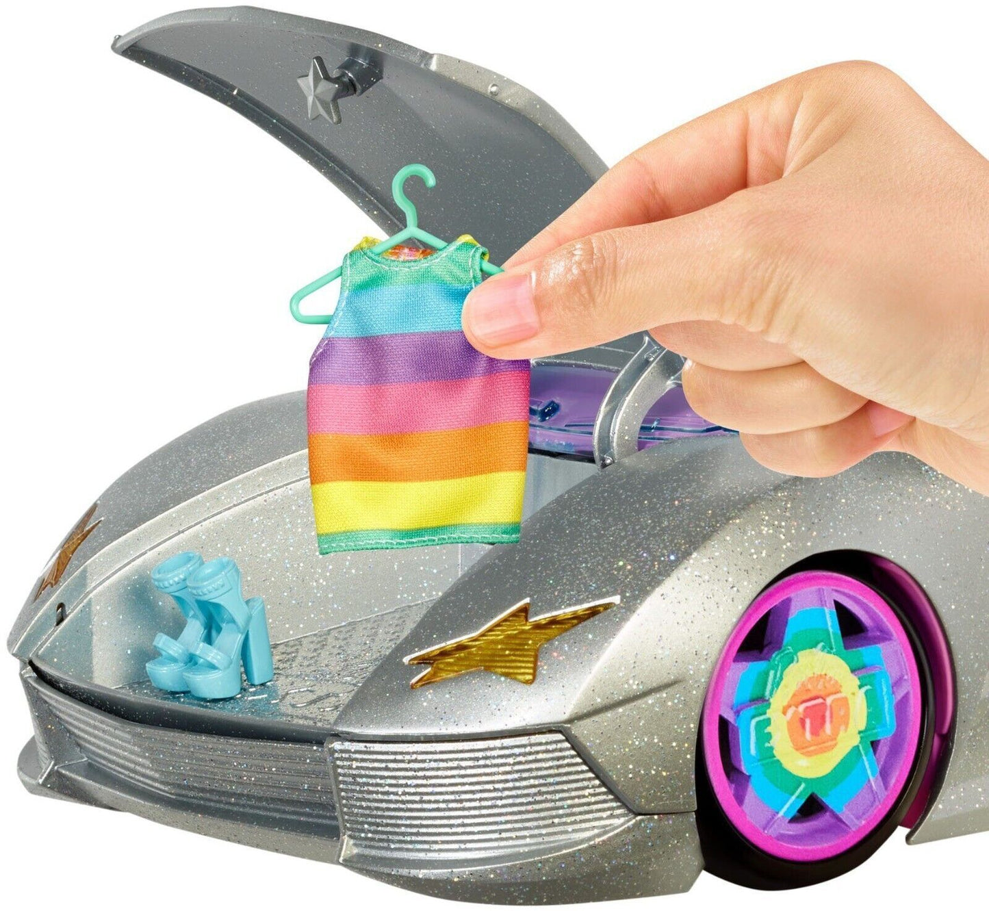 Barbie HDJ47 Cabrio - Glitzerndes Silbernes Auto für Barbie mit Scherentüren, Mini-Pool, Modeaccessoires, Corgi-Hündchen, Regenbogenfelgen, Rosa Innenausstattung – Spielzeugauto für Kinder