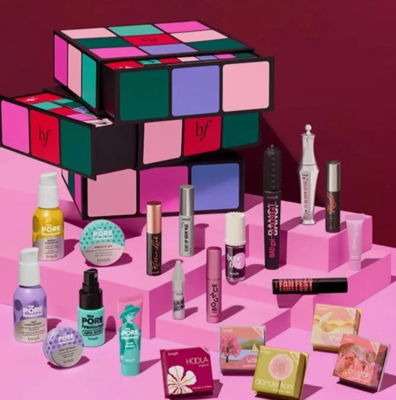 Benefit GLAM CUBE Beauty Adventskalender 2025 - Makeup Advent kalender, Benetint Lip & Cheek Stain, für Frauen und Mädchen kalender ( Wert : 350 € )