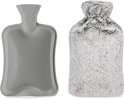 JUNG Wärmflasche 2 L Fassung mit Kuschelbezug, Tierfelloptik, für Erwachsene & Kinder, BPA-frei, langanhaltende Wärme für Schmerzlinderung & Wohlfühlmomente, sicheres Befüllen