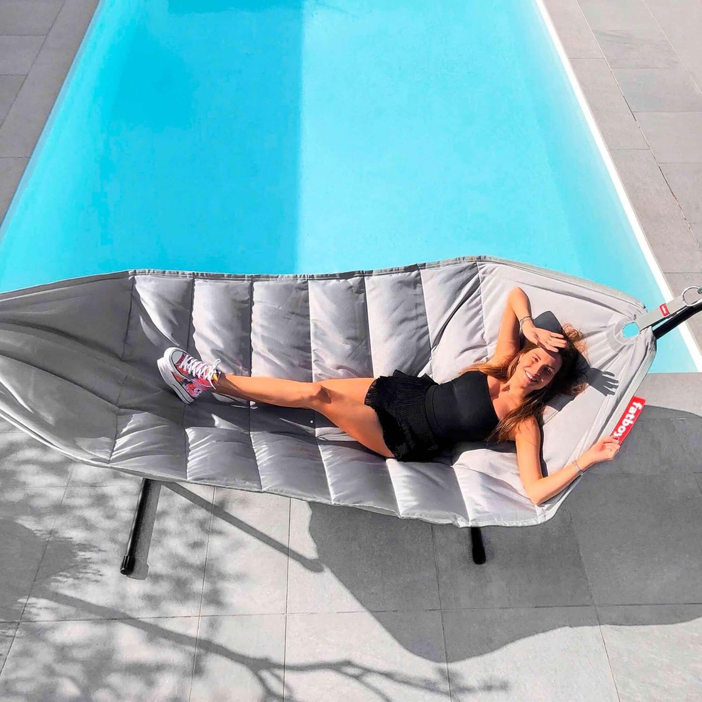 Fatboy Headdemock Deluxe Grau, Hängematte für Zwei, mit Metallgestell, Kissen, Abdeckung, Tragetasche, Outdoor geeignet, UV-beständig, Wasserabweisend, Schmutzabweisend, 150kg Tragkraft, für Garten & Terrasse