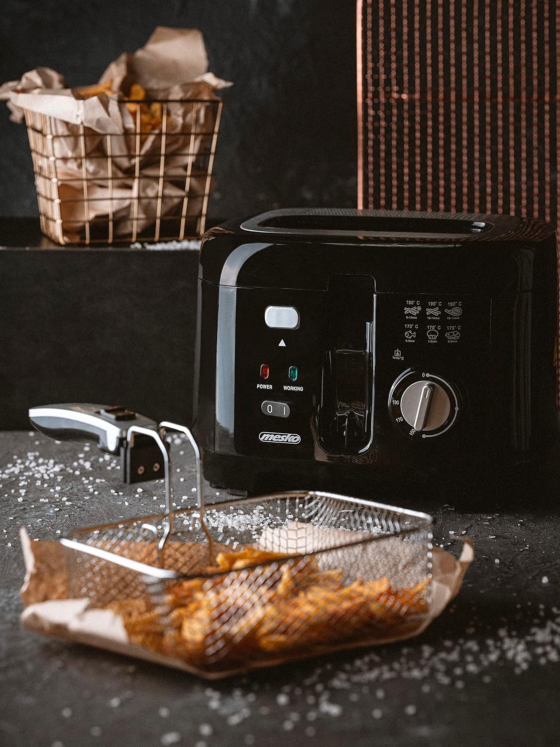 JUNG MESKO MS4908 2,5L Fritteuse mit Öl, leistungsstarke 1800W Friteuse, Antihaft-Frittierbehälter, Temperaturregler, Frittierkorb mit Hubfunktion, Filterdeckel, kompakte Küchenfritteuse