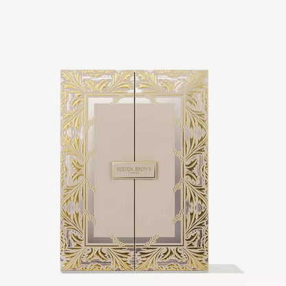Molton Brown Frauen Adventskalender 2025 - 24 luxuriösen Beauty-Überraschungen, Eau de Parfums, Duftkerze, für Damen und Mädchen Advent ( Wert 750€ )