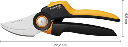 Fiskars X-series PowerGear Bypass-Gartenschere 22,2cm P961 mit ergonomischem Rollgriff, Edelstahl-Antihaftklingen, 2,6 cm Schnittdurchmesser, für frische Äste, robuste Gartenschere 222 g, Schwarz/Orange