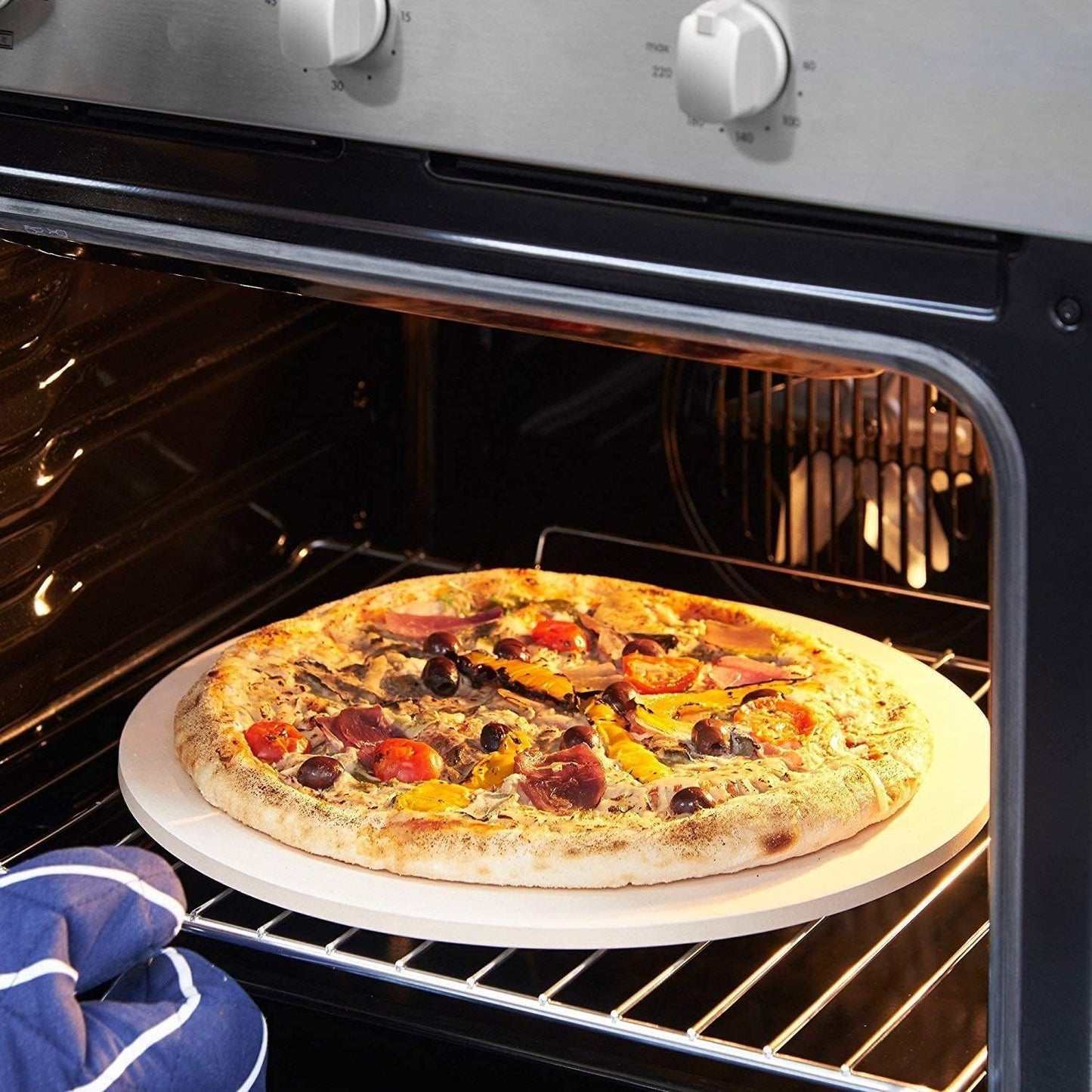 Berndes 502028 Pizzastein Cordierit 33 cm mit Chromgestell, hitzebeständig bis 350 °C, ideal für Pizza, Flammkuchen, Brot und Kuchen, geeignet für Backofen, Holzkohle- und Gasgrill, langlebig und einfach zu reinigen