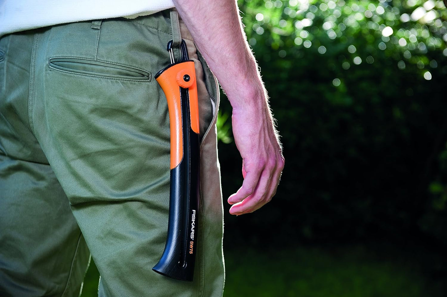 Fiskars Xtract Große Handsäge 25,5cm SW75 mit einziehbarem Sägeblatt, Grobzahnung, ergonomischem SoftGrip-Griff, rostfreier Stahl, ideal zum Schneiden von frischem Holz und Ästen, Gewicht: 230 g