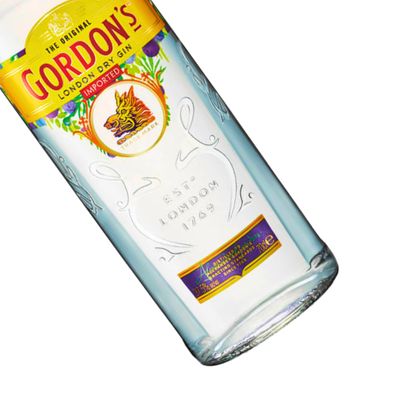 Gordon’s Dry Gin 0,7l 37,5% Vol. 6er Alkohol Set – Klassischer London Dry Gin – 3x 0,7 Liter Flaschen – Botanischer Wacholder Gin – Feinaromatischer Gin mit Koriander, Zimt & Zitrusnoten Alcohol