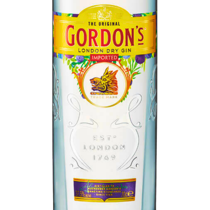 Gordon’s Dry Gin 0,7l 37,5% Vol. 6er Alkohol Set – Klassischer London Dry Gin – 3x 0,7 Liter Flaschen – Botanischer Wacholder Gin – Feinaromatischer Gin mit Koriander, Zimt & Zitrusnoten Alcohol