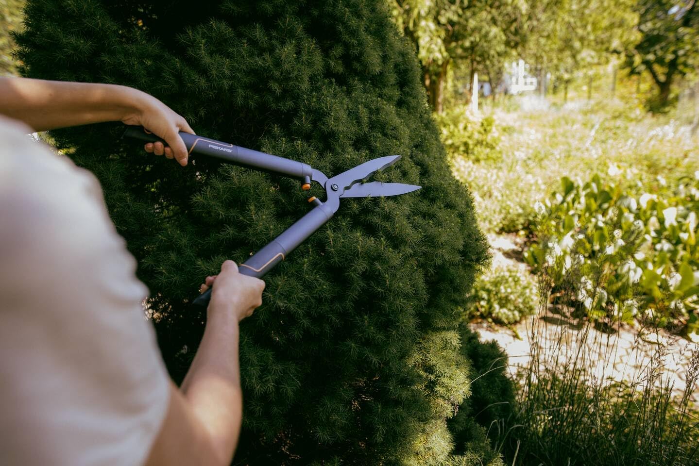 Fiskars SingleStep 60cm Heckenschere HS22 mit gezacktem Wellenschliff, ergonomischem Puffergriff, gehärtetem Stahl, manuelle Hecken-, Strauch- und Buschschere, langlebig, komfortabel, 840 g