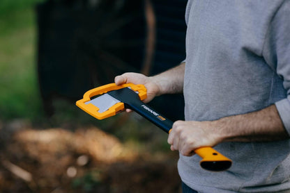 Fiskars Spaltaxt X11-S, 1,1 kg 44cm leichte Holzaxt zum Spalten von Anzündholz und kleinen Scheiten, kompakte Profi-Spaltaxt mit Antihaft-Klinge und ergonomischem Glasfasergriff inkl. Transportschutz