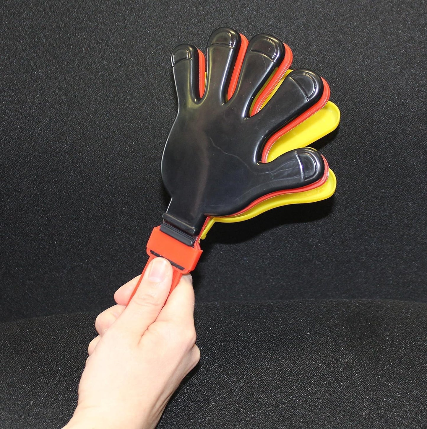 JUNG Klatschhand Deutschland Fußball EM 2024 Fanartikel, Schwarz-Rot-Gold Klatschhand für Fans der deutschen Nationalmannschaft, ideal für die Europameisterschaft 2024, Anfeuer-Accessoire für alle Fußball-Events