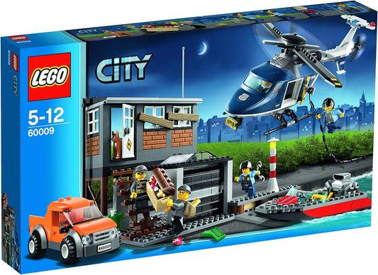 LEGO 301179 (60009) Polizei Hubschrauber Verfolgungsjagd Set mit Elite Polizei Pilot, Einbrecher Minifiguren, Auto, Schnellboot, Versteck mit Falltür, Pier Zubehör für Kinder, Action Spielzeug und Polizeieinsatz Abenteuer