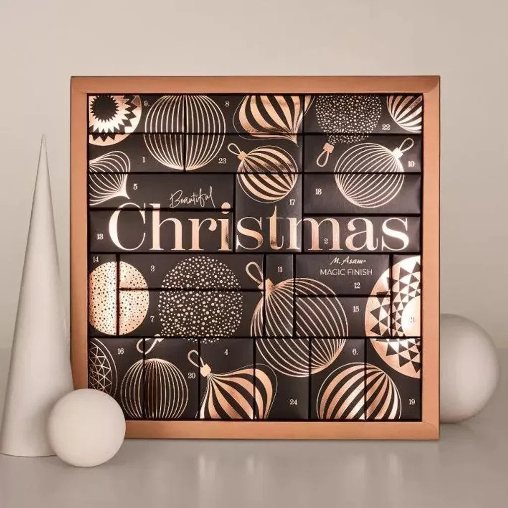 M. Asam MAGIC FINISH Frauen Adventskalender 2025 Make-up Advent Kalender Edition mit Foundation Mascara Lipstick,  für Damen und Mädchen ( Wert 212€ )